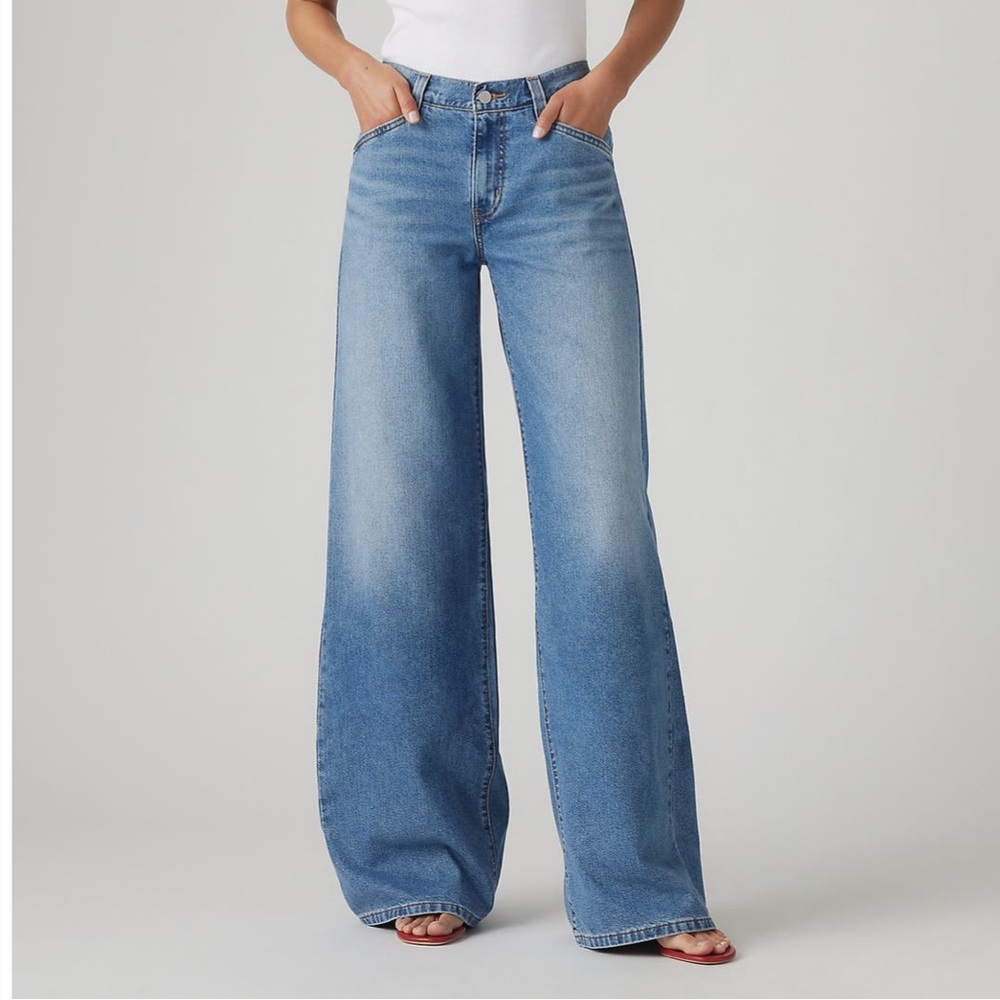 Levi’s ‘94 Baggy Wide Leg Jeans, Cool Vertical Wash, 29x31, Worn Once! EUC 😀😍